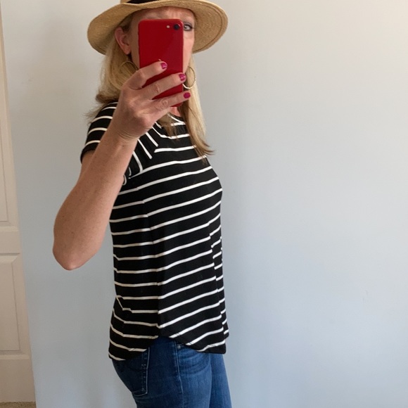 Short Sleeve Black & White Tee - Picture 4 of 10